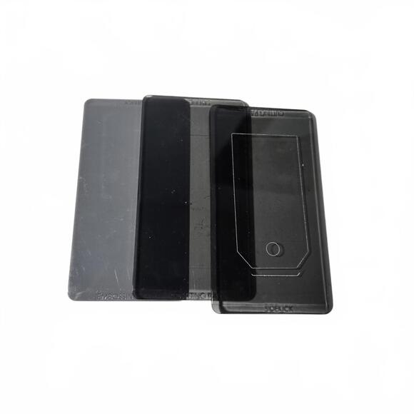 Tim Holtz Sizzix Die Cutting and Embossing Machine with 3 cutting pads - Picture 3 of 3